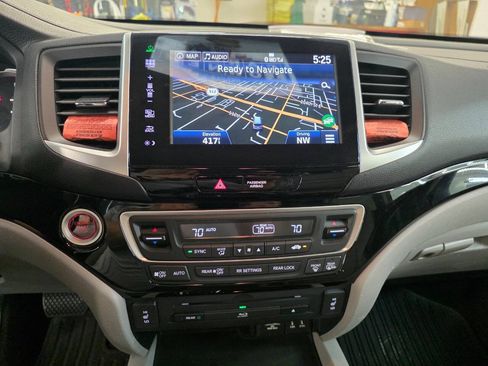 Used 2016 Honda Pilot Touring image 27