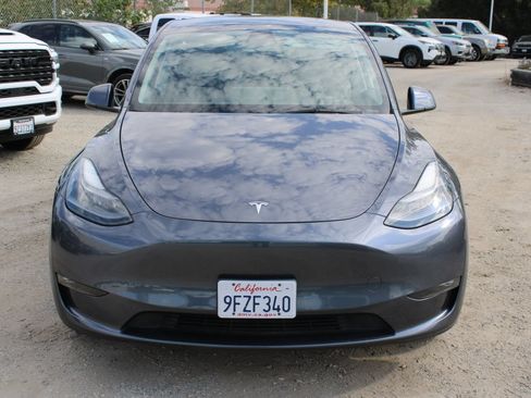 Used 2023 Tesla Model Y Long Range AWD/4WD image 2