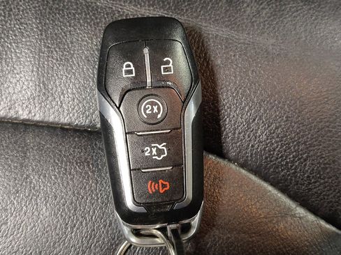 Used 2016 Ford Explorer XLT w/ Equipment Group 202A image 32