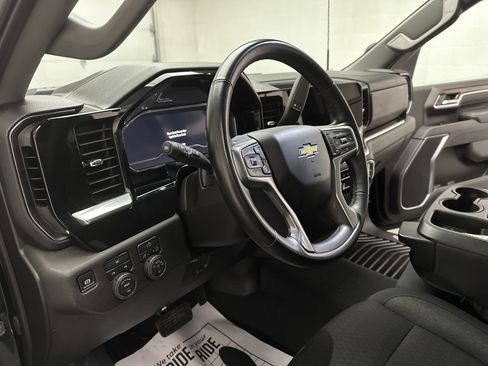 Used 2025 Chevrolet Silverado 2500 LT w/ Convenience Package image 18