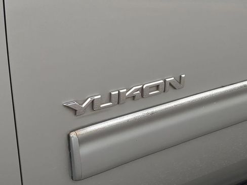 Used 2011 GMC Yukon SLE image 32