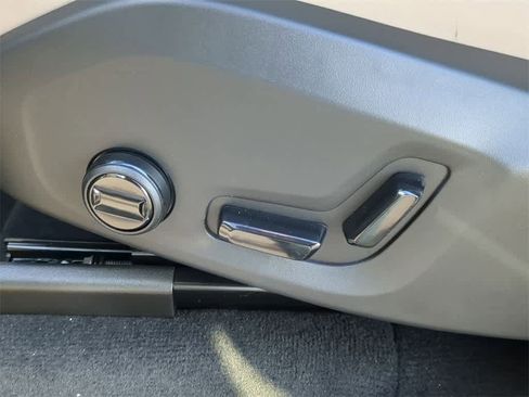 New 2026 Volvo XC90 B6 Plus w/ Protection Package Premier image 16