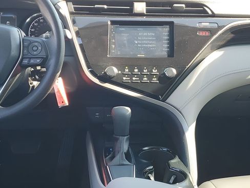 Used 2019 Toyota Camry LE image 28