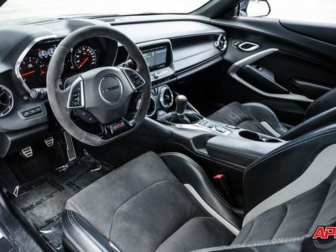 Used 2019 Chevrolet Camaro SS RWD image 3