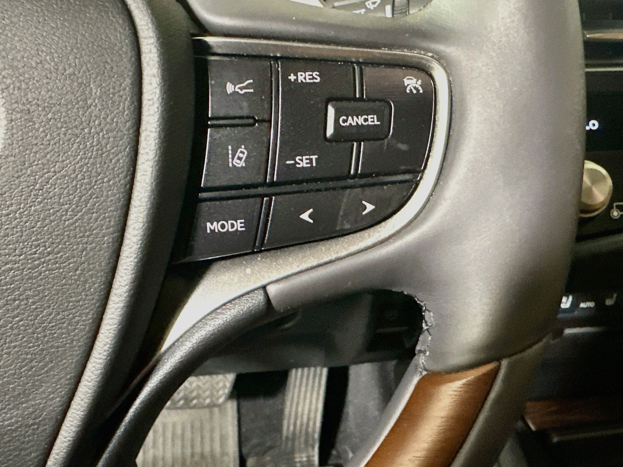 Used 2022 Lexus ES 350 Ultra Luxury w/ Accessory Package 2 FWD image 17