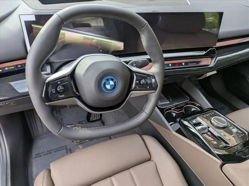 Used 2026 BMW i5 eDrive40 image 3