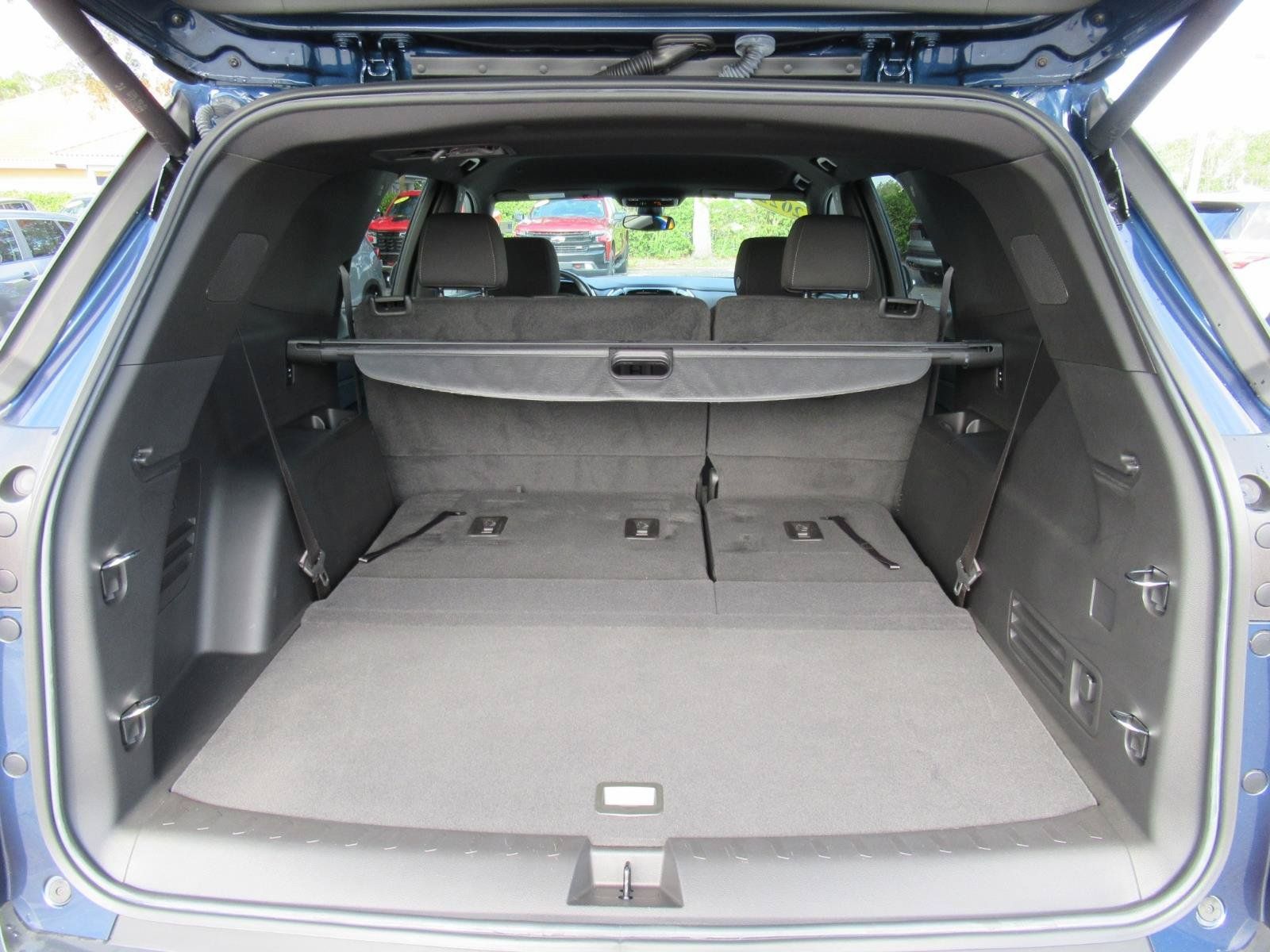 Used 2022 Chevrolet Traverse LT FWD image 35