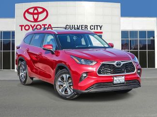 Certified 2023 Toyota Highlander XLE video 1