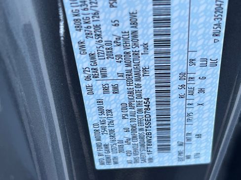 Used 2025 Ford F250 Lariat w/ Chrome Package image 31