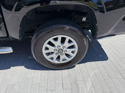Used 2017 Toyota Tacoma SR RWD image 12