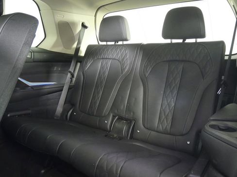 Used 2021 BMW X7 xDrive40i w/ Executive Package image 18