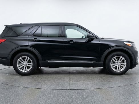 Used 2024 Ford Explorer XLT w/ Equipment Group 202A image 11