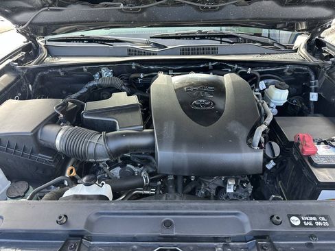 Used 2018 Toyota Tacoma TRD Sport w/ Technology Package AWD/4WD image 15