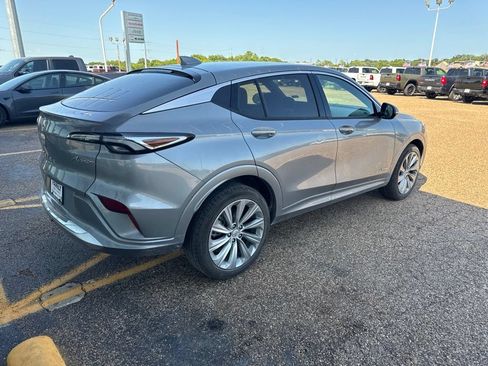 Used 2024 Buick Envista Avenir FWD image 3