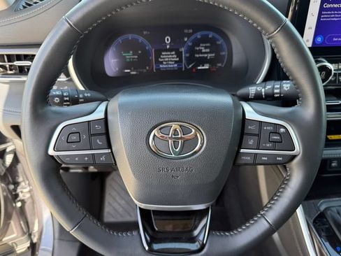 Used 2024 Toyota Highlander Limited AWD/4WD image 13