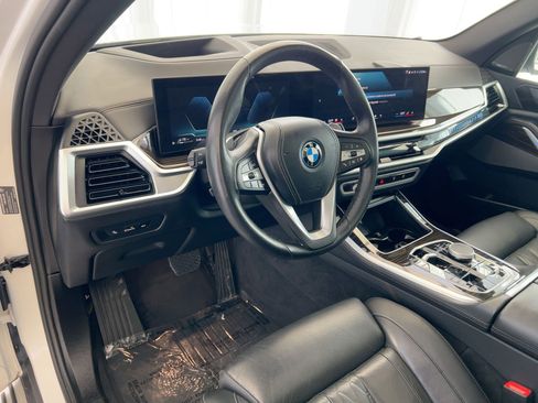 Used 2025 BMW X5 xDrive50e AWD/4WD image 4