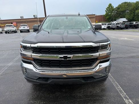 Used 2018 Chevrolet Silverado 1500 LT w/ LT Convenience Package AWD/4WD image 2