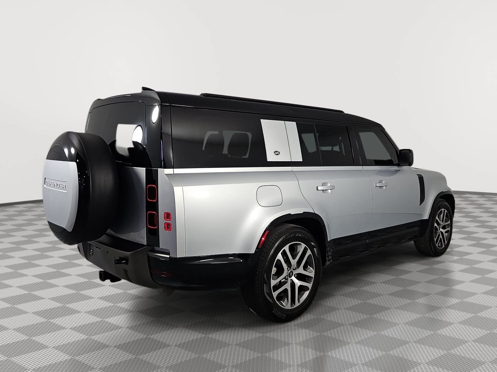 Used 2024 Land Rover Defender 130 X-Dynamic SE AWD/4WD image 8