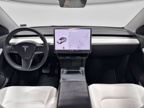 Used 2022 Tesla Model Y Long Range image 15