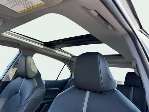 Used 2023 Toyota Camry XSE image 9