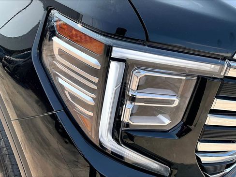 Used 2025 GMC Sierra 1500 SLT AWD/4WD image 28