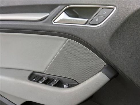 Used 2018 Audi A3 2.0T Premium image 2