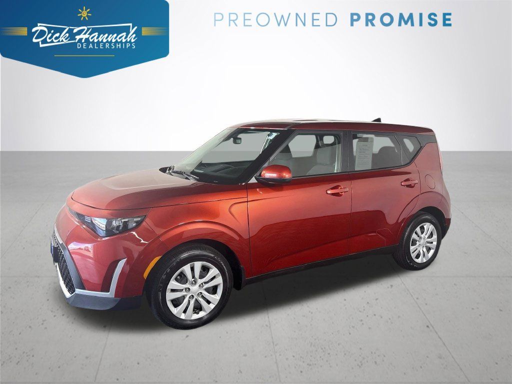Used 2025 Kia Soul LX FWD image 1