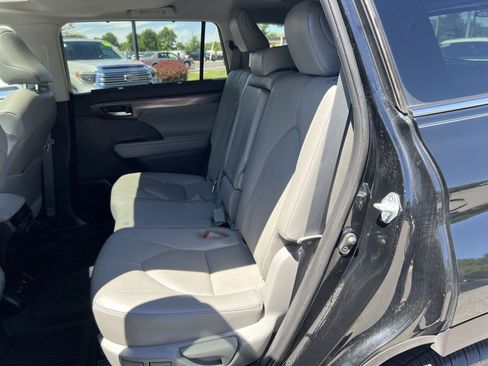 Used 2021 Toyota Highlander Limited AWD/4WD image 25