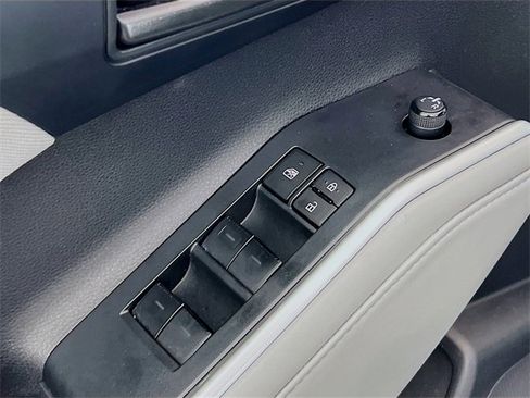 Used 2024 Toyota Highlander LE image 18