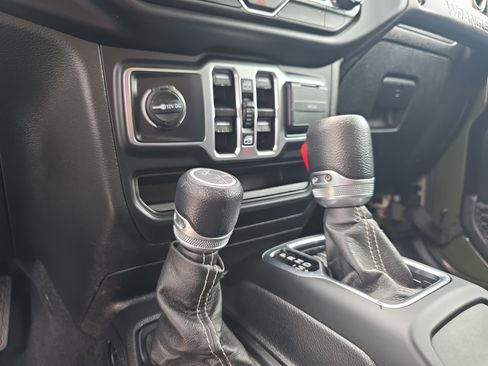 Used 2023 Jeep Wrangler Sport S image 32