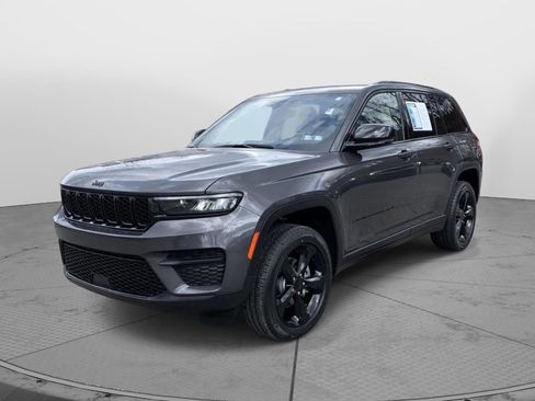 Used 2023 Jeep Grand Cherokee Altitude image 7