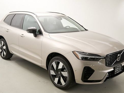 Certified 2025 Volvo XC60 T8 Plus w/ Protection Package Premier AWD/4WD image 6