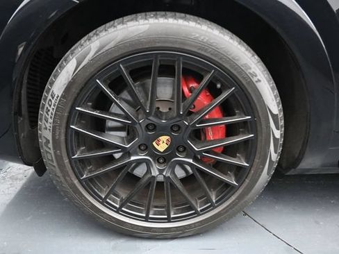 Used 2023 Porsche Cayenne GTS AWD/4WD image 10