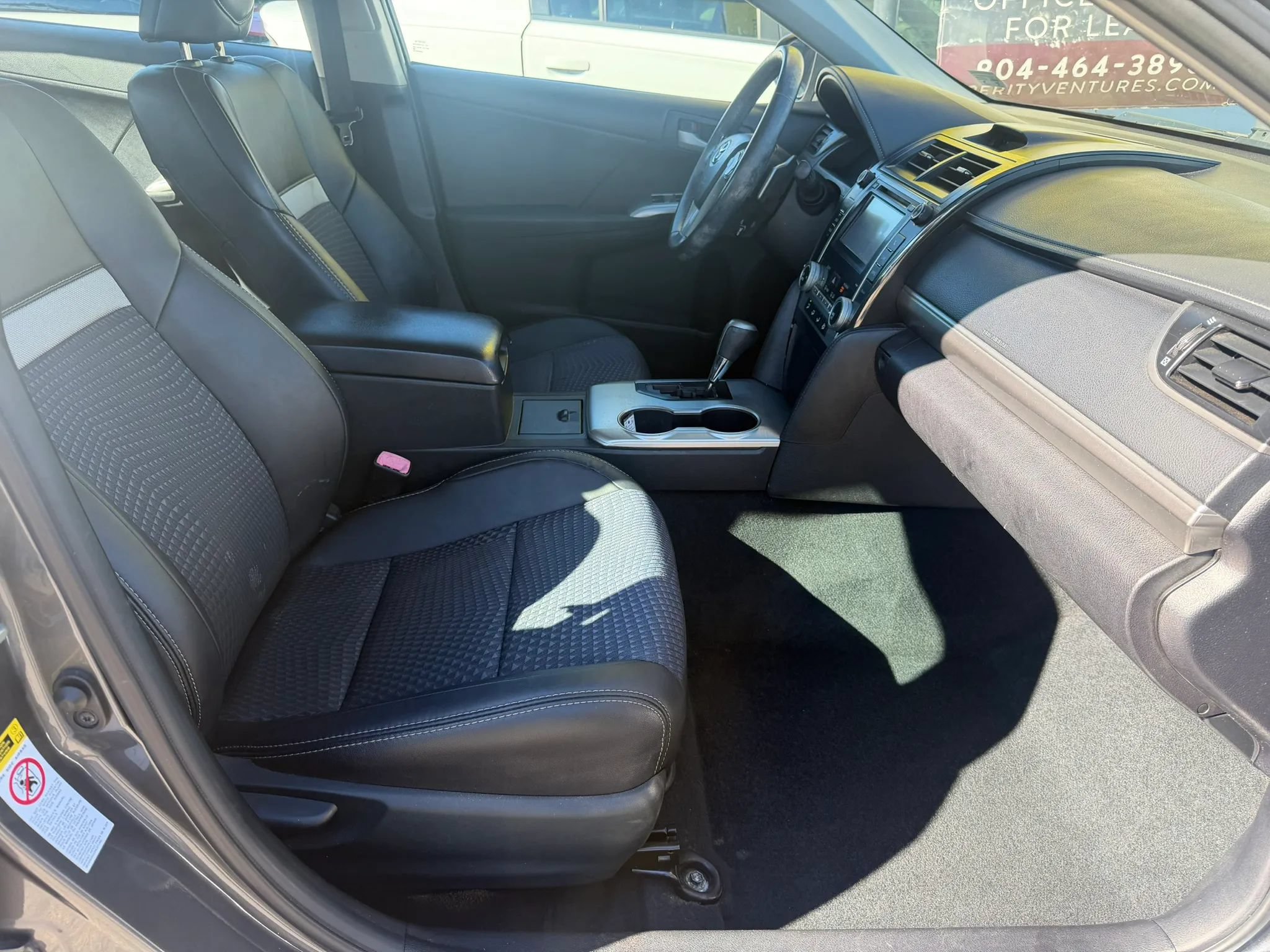 Used 2012 Toyota Camry SE FWD image 7