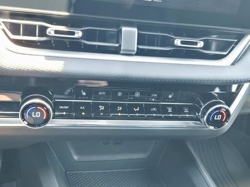 New 2026 Chevrolet Equinox LT w/ Convenience Package II AWD/4WD image 21