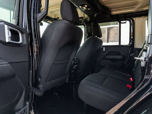 Used 2021 Jeep Wrangler Unlimited Sahara AWD/4WD image 18