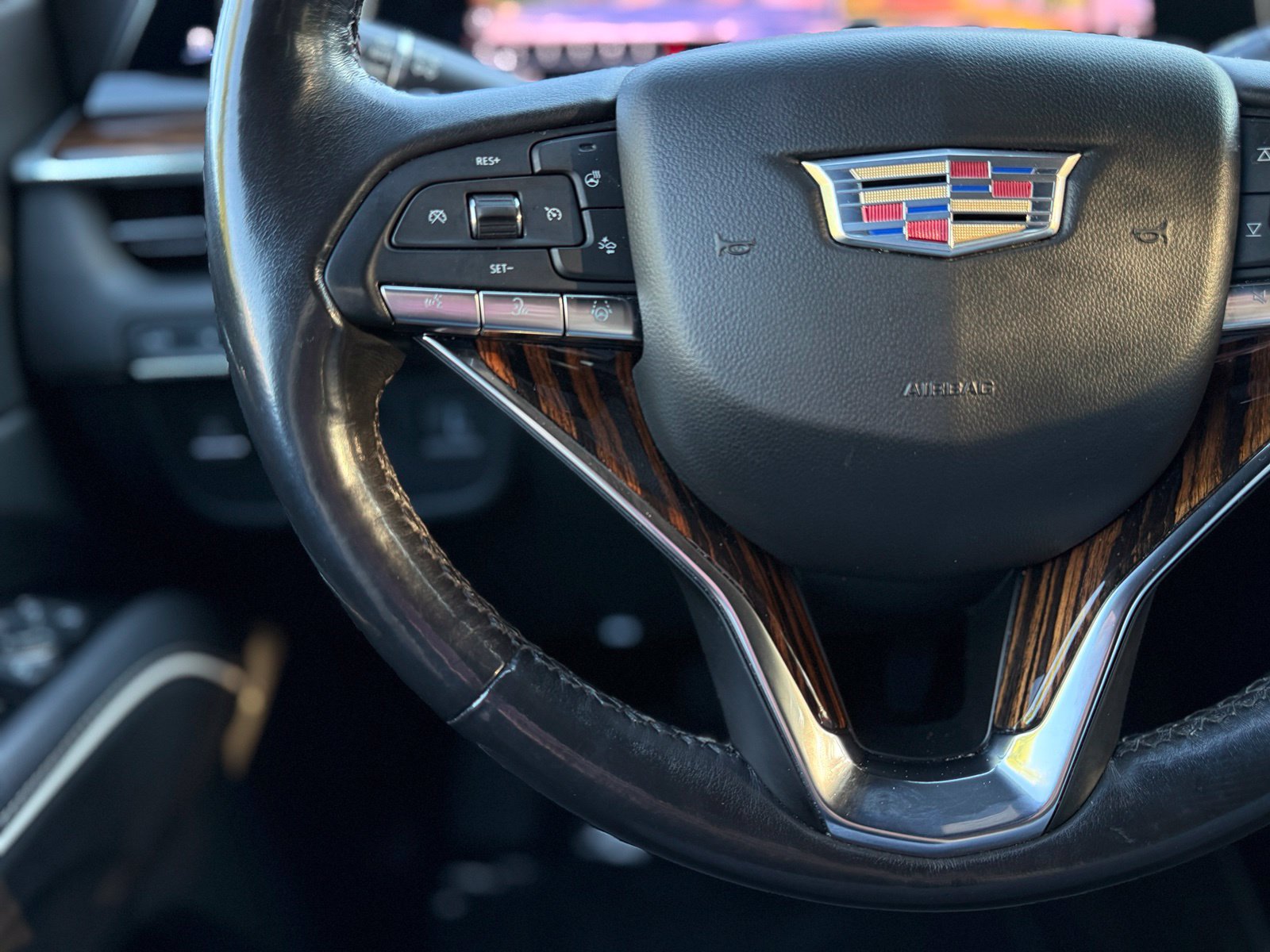 Used 2022 Cadillac Escalade Premium Luxury AWD/4WD image 26