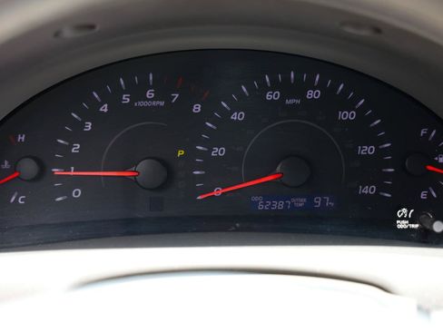Used 2010 Toyota Camry LE FWD image 26