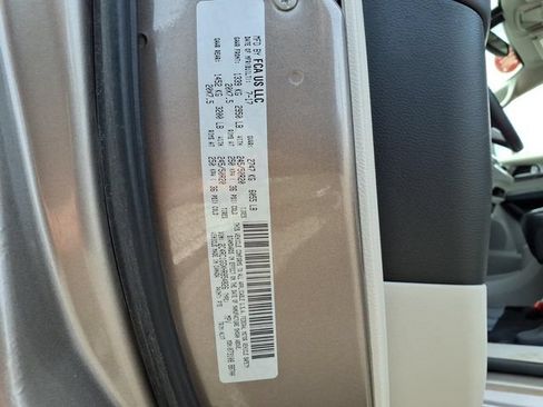 Used 2017 Chrysler Pacifica Limited FWD image 20