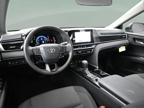 Used 2025 Toyota Camry LE FWD image 35