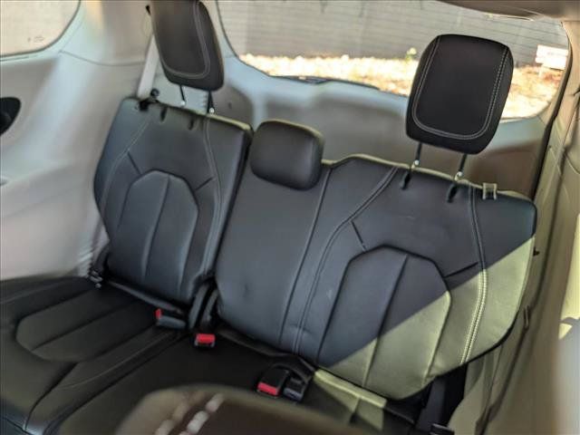Used 2022 Chrysler Pacifica Touring-L w/ Uconnect Theater Family Group FWD image 26