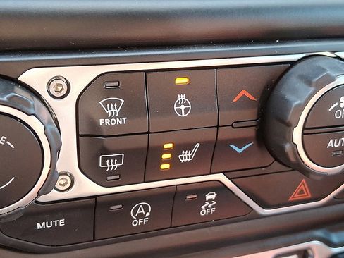 Certified 2022 Jeep Wrangler Unlimited Sahara w/ Cold Weather Group AWD/4WD image 11