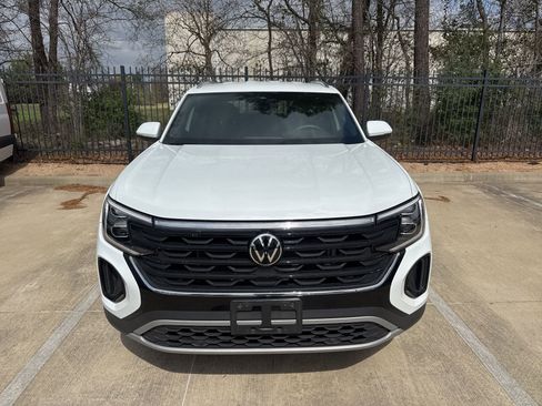 Used 2024 Volkswagen Atlas Cross Sport SE image 2