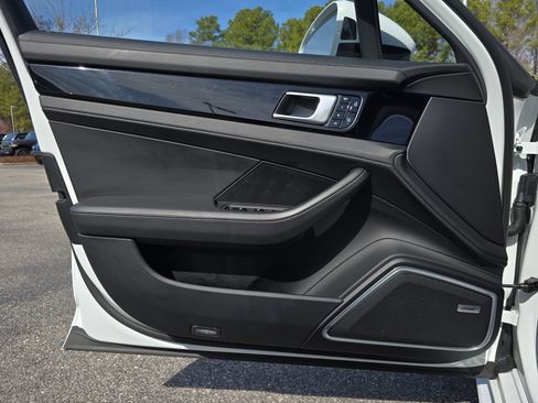 Used 2020 Porsche Panamera GTS image 28