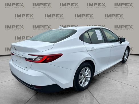 Used 2025 Toyota Camry LE image 5