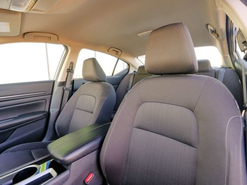 Used 2024 Nissan Altima 2.5 SV image 27