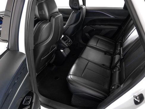 Used 2024 Cadillac Lyriq Luxury image 37