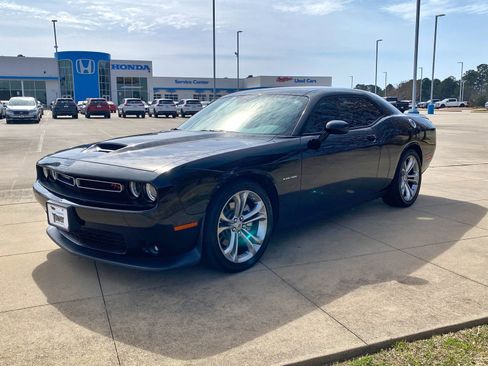 Used 2022 Dodge Challenger R/T image 3