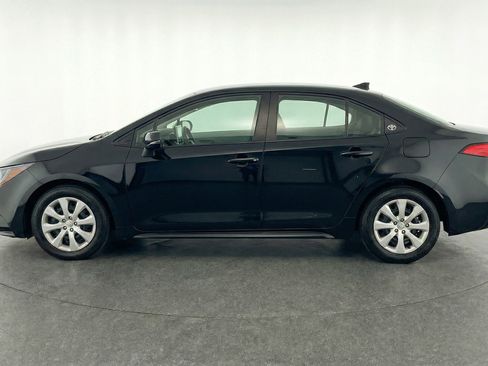 Used 2025 Toyota Corolla LE image 5