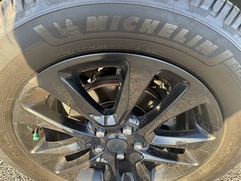 Used 2017 Jeep Grand Cherokee Altitude image 14